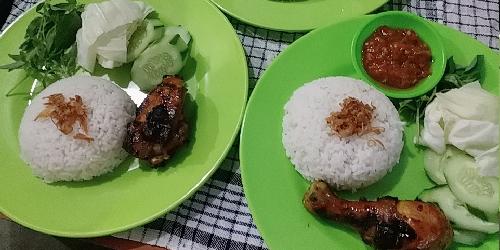 Mbak Lili's Gurame Soup: The Secret Flavor That Makes Cilacap Residents Queue